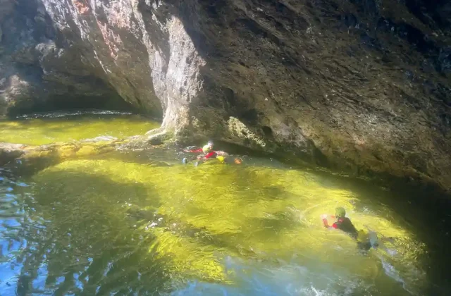 Canyoning was anziehen? Bekleidung & Ausrüstung – die ehrliche Checkliste