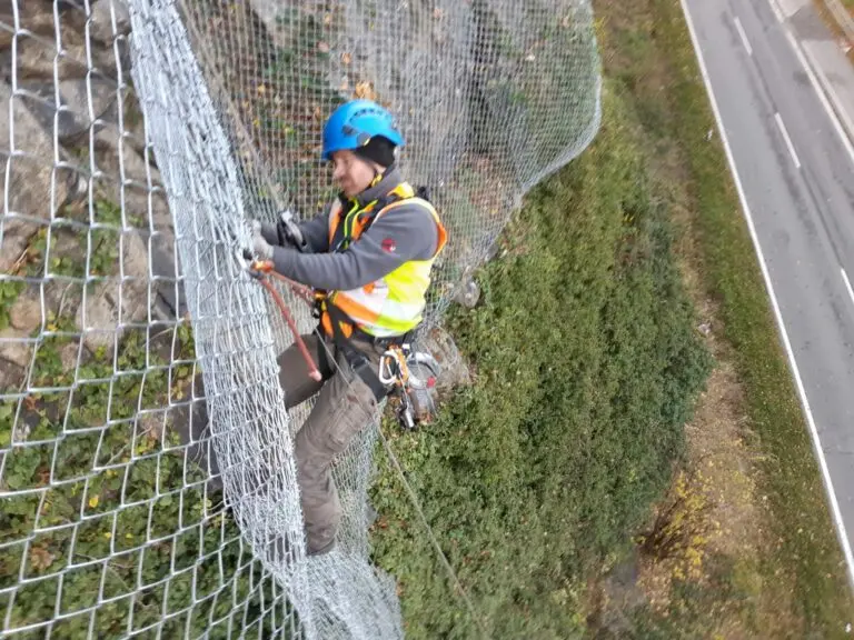 Rope-supported work at height – industrial climbing