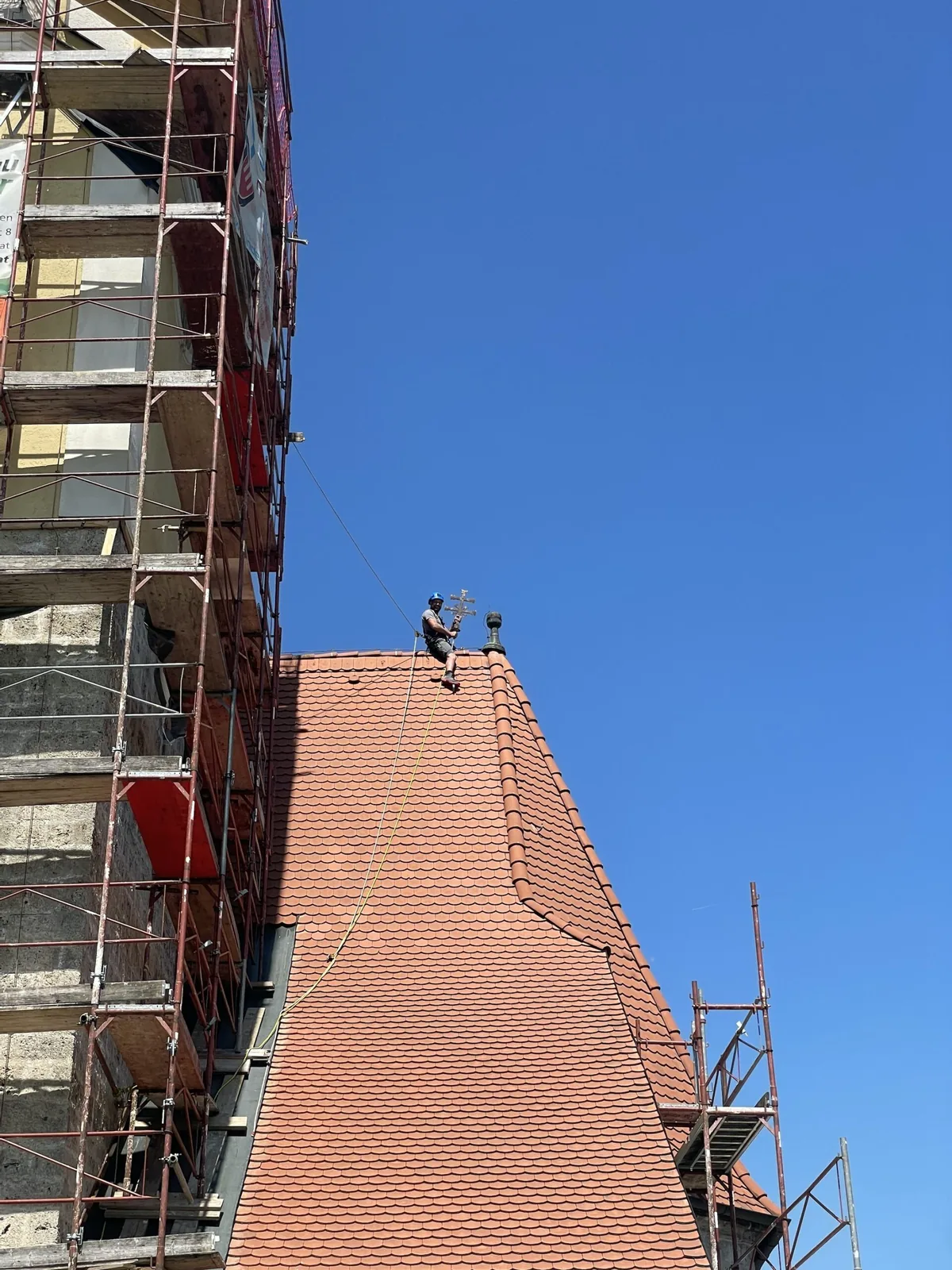 Rope access technique during an industrial climbing job